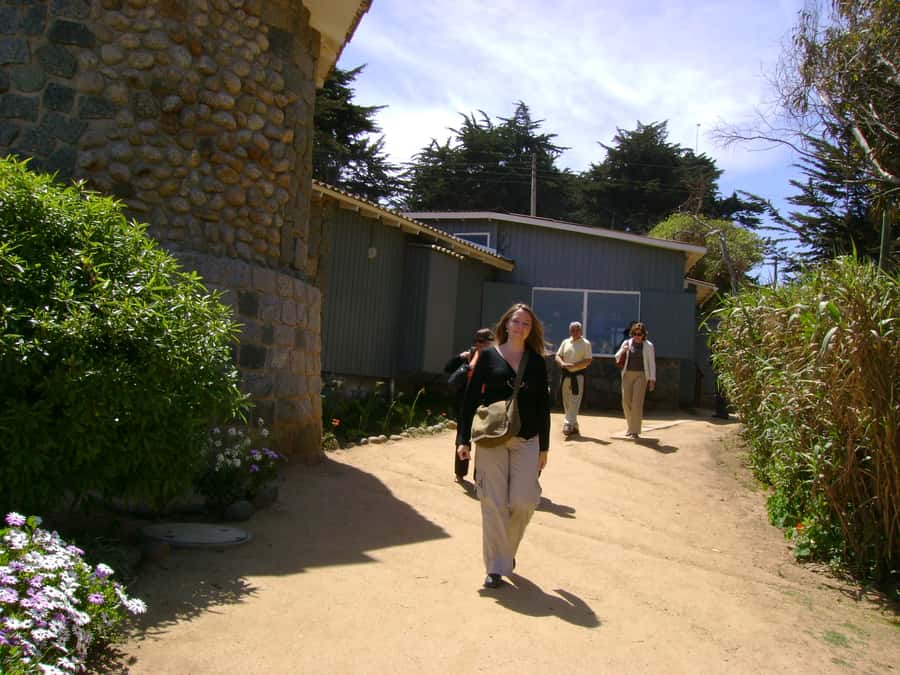 Santiago: Private Pomaire, Isla Negra, and Pablo Neruda Tour - Should you book this Isla Negra and Pomaire tour?