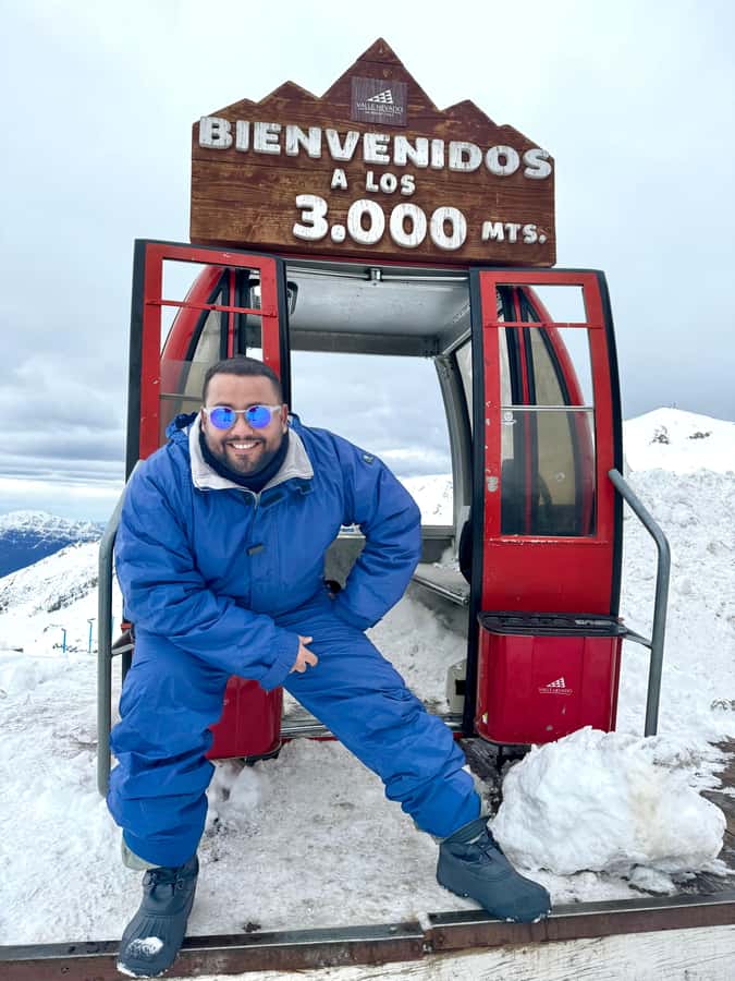 Santiago: Valle Nevado Ski Day Trip with Hotel Transfers - The early start from Santiago