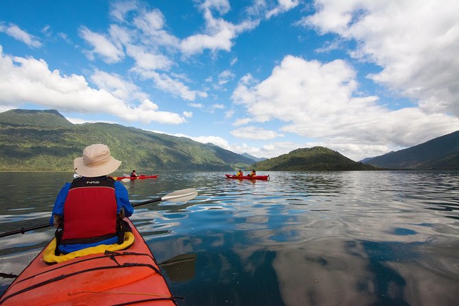 Sea Kayaking the first fjord of Patagonia - The first 50 minutes around the peninsula