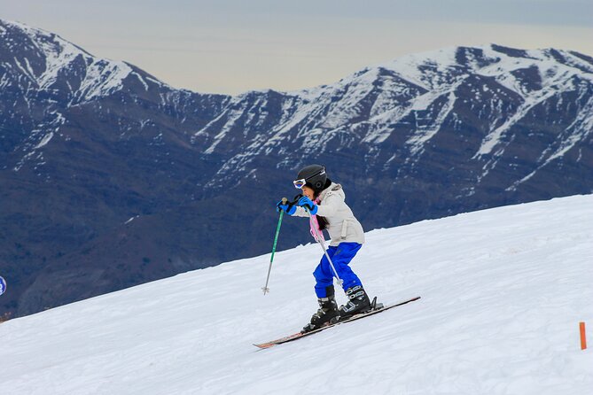 Skiing in Farellones Park: Ski Tickets, Lessons, Transportation and More - Ski clothing and equipment: check before you leave the counter