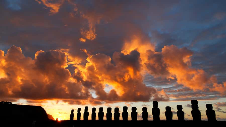 Sunrise Tongariki: Sunrise at Tongariki Park Private Tour - Finding the best position for photographs