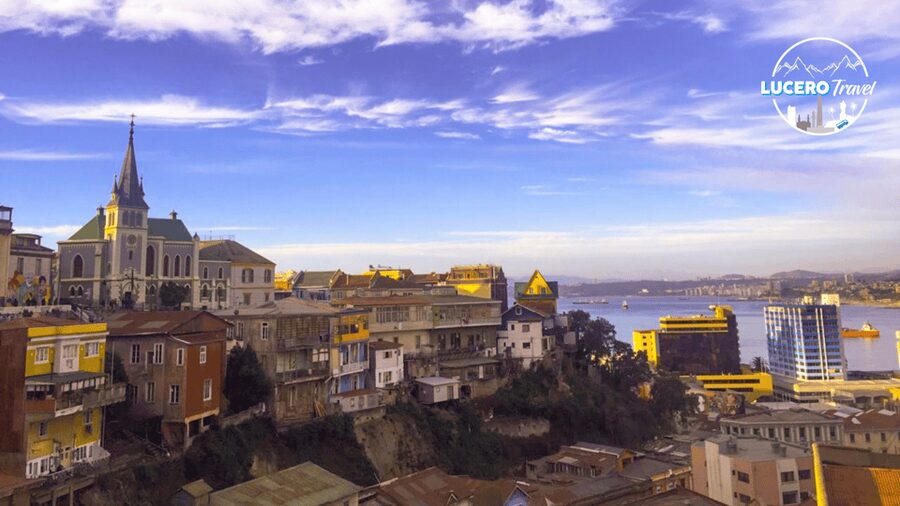 Tour Valparaiso + Viña del mar - The Reina Victoria elevator and Valparaíso’s steep hills