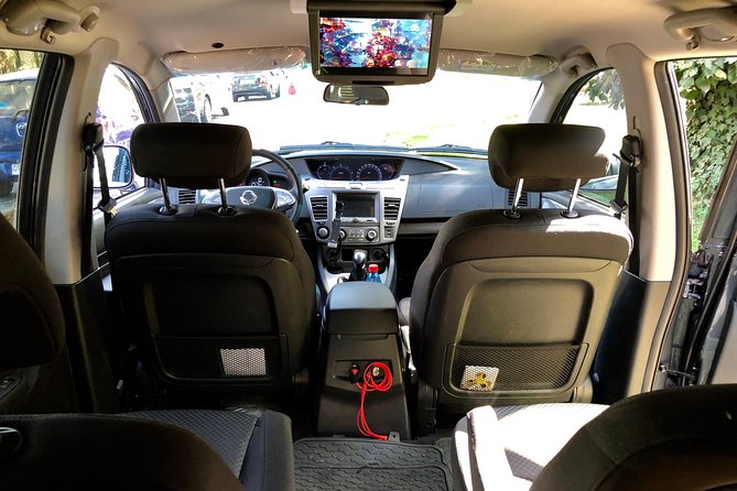 Transfer Airport/Port - Hotel - A private car for $65: good value for small groups