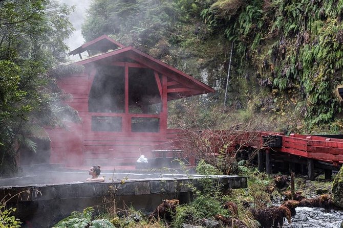 Trekking Mirador el volcano + Geometric hot springs - A mountain hike with a hot-spring ending