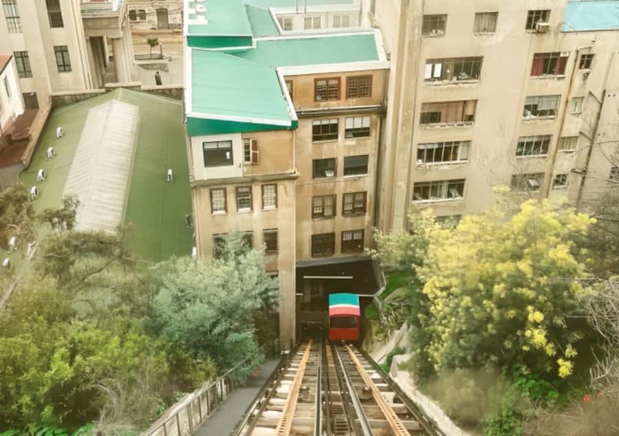 Valparaiso : Must-See Sites Walking Tour With A Guide - Ascensor El Peral and the climb toward Cerro Alegre