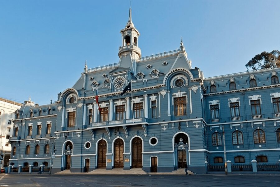 Valparaiso : Must-See Sites Walking Tour With A Guide - Pasaje Gálvez, murals, and the city’s creative side