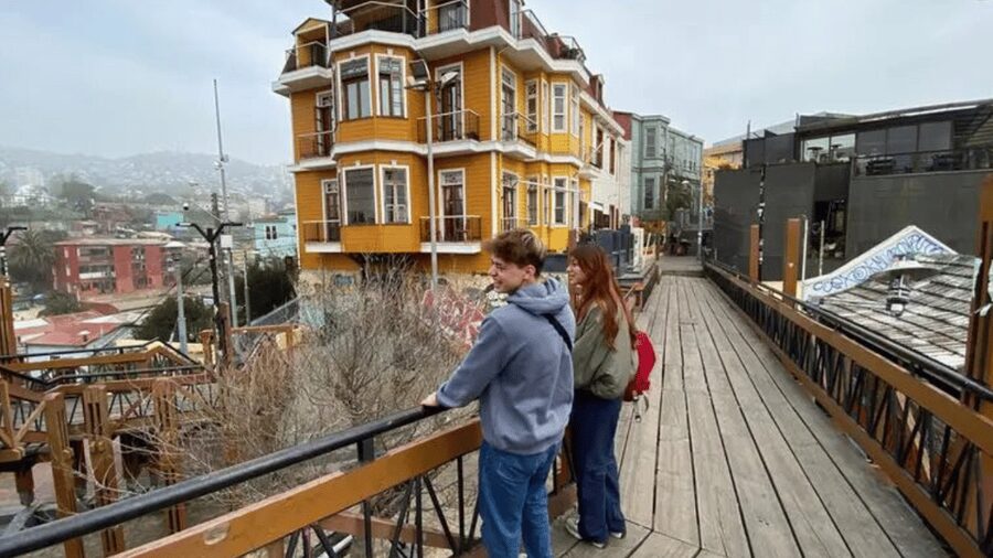 Valparaíso: Private Full Day Sightseeing Tour - La Sebastiana and Pablo Neruda’s unusual home