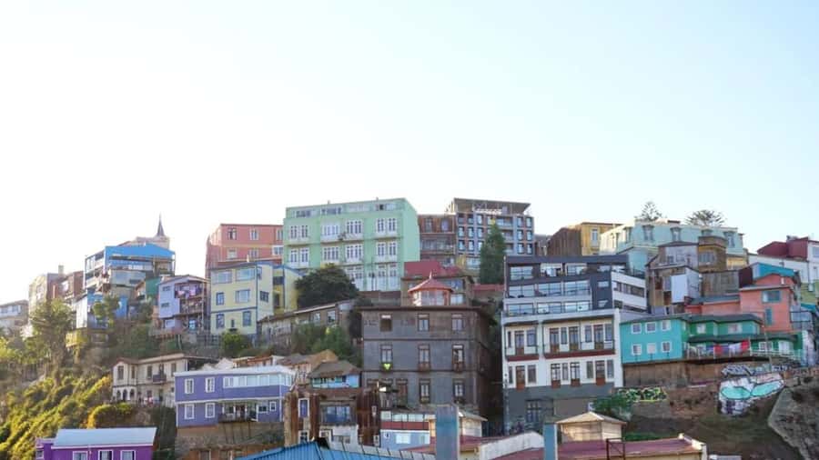 Valparaíso: Private Full Day Sightseeing Tour - What the guide adds to the day