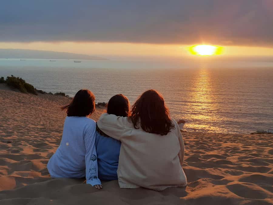 Valparaíso: Sandboarding and Sunset in Concon Sand Dunes - Learning to sandboard on proper boards