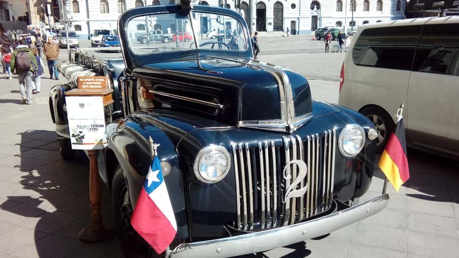 Valparaiso: Street Art, Funiculars and Port City Tour - Pasaje Gálvez, where the murals take over