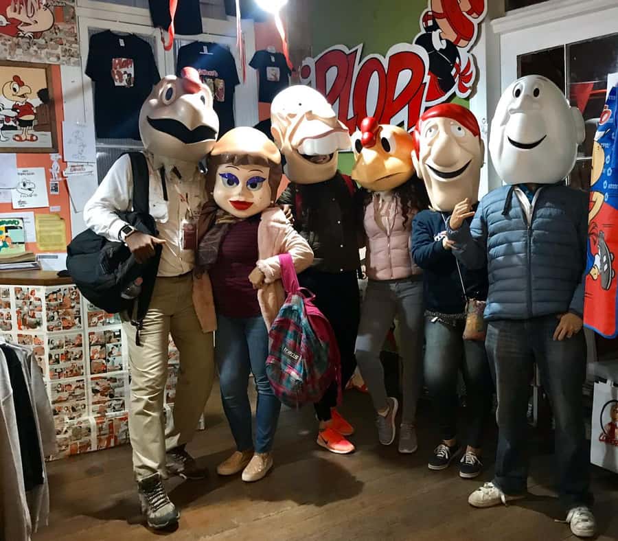 Valparaiso: Street Art, Funiculars and Port City Tour - What the guides add to the experience